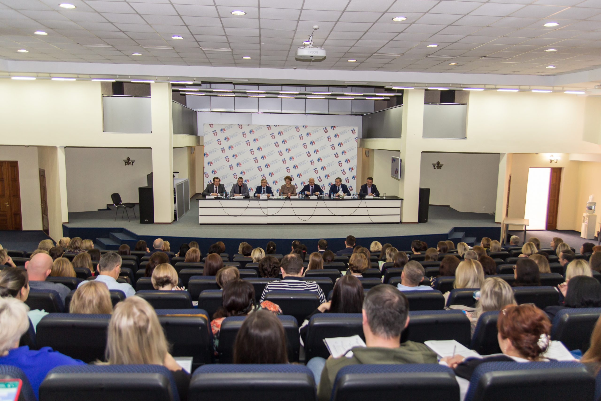 18-19 октября в Красноярске прошел семинар на тему "Практика применения жилищного законодательства и новое в нормативном регулировании ЖКС"
